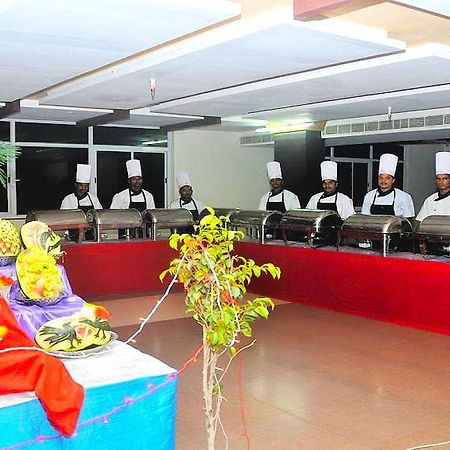 Hotel Central Park Ongole Esterno foto
