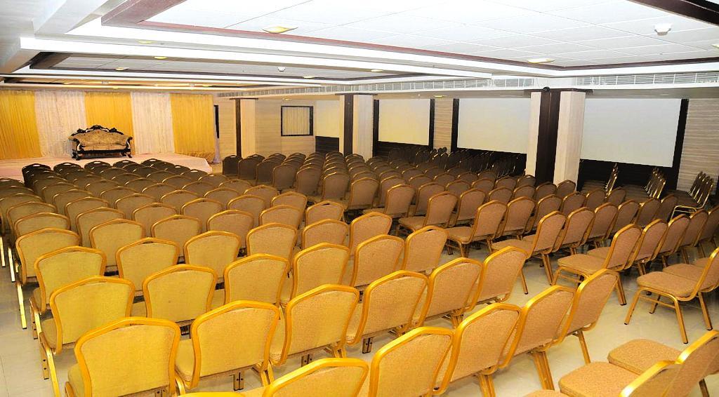 Hotel Central Park Ongole Esterno foto